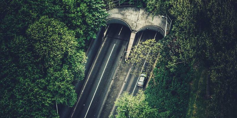 从霓虹幻境到复古未来：打造引爆社交圈的小众文化主题派对终极指南